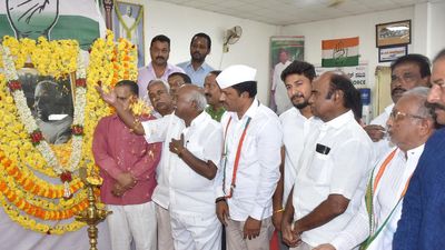 Devaraj Urs’ death anniversary observed in Mysuru