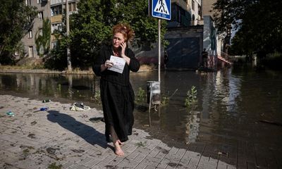 As flood waters rise around them, Kherson residents cast blame for destroyed dam on ‘inhumane’ Moscow