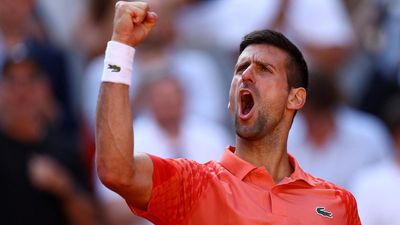 Novak Djokovic perfect in key tiebreaker, nearly perfect in next set of French Open win