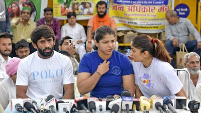 Centre invites protesting wrestlers for talks