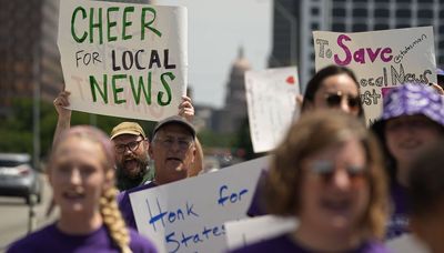 Hundreds of journalists strike to demand leadership change at biggest U.S. newspaper chain