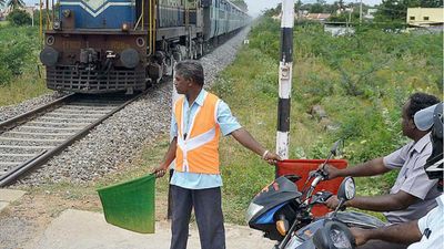 Major train accident averted in Jharkhand's Bokaro after a tractor crashed railway gate near Bhojudih station