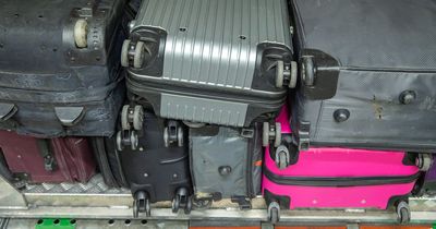 Travel expert shows how easy it is for thieves to break into your luggage