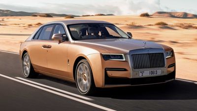 Two-Tone Roll-Royce Ghost Extended Is Company's First Bespoke Car From Dubai