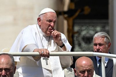 Pope to undergo hernia operation