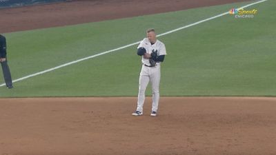 Yankees Third Baseman Made Slick Defensive Play While Being Distracted by His Hat