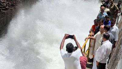 Minister threatens to stage satyagraha; TN releases more water to State