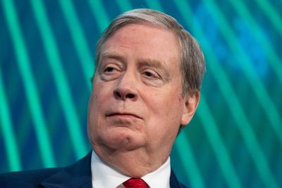 Billionaire investor Stanley Druckenmiller warns there are 'more shoes to drop'—Silicon Valley Bank was ‘probably the tip of the iceberg’
