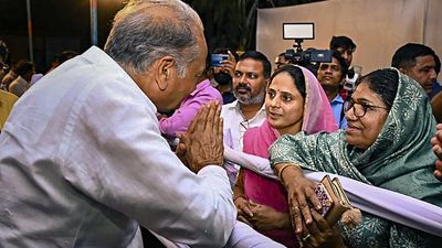 Ashok Gehlot tries out his welfare card