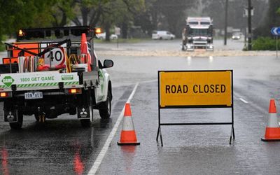 Flood warning as heavy rain pummels Victoria