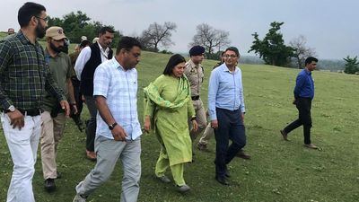 Union Minister Meenakshi Lekhi visits Kashmir University, calls for ‘fresh perspectives, complete narrative’ on history