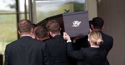 Glasgow scaffolder who died at 'notorious' hotel laid to rest in heartbreaking funeral