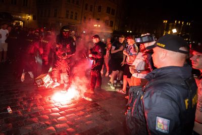 Last-minute European triumph for West Ham as fans clash with police