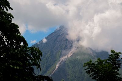 Philippines raises alert level around volcano, villagers told to leave danger zone