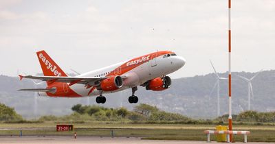 EasyJet pilot names which three popular destinations have the most difficult airports to land at