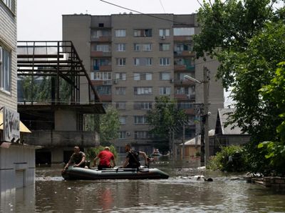 Zelensky visits flood-hit Ukraine region