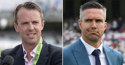 Graeme Swann aims fresh dig at "dishonest" Kevin Pietersen after "d***head" jibe
