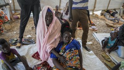 Khartoum under siege as fighting spreads across Sudan