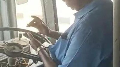 TNSTC bus driver in Ambur suspended for using mobile phone and eating snacks while driving