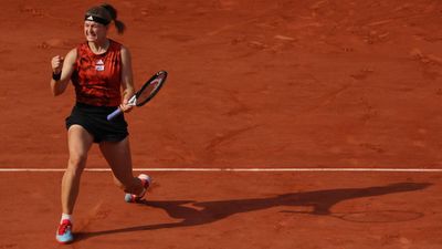 Reigning champion Swiatek to meet surprise winner Muchova in French Open final