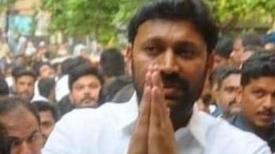 Vivekananda Reddy murder case | YSRCP MP Avinash 'arrested' by CBI, released