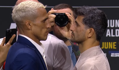 UFC 289 video: Charles Oliveira, Beneil Dariush share intense faceoff at pre-fight press conference