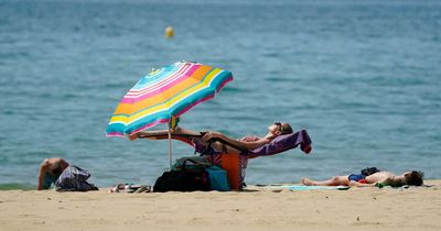 UK weather: Sunshine blitz before mercury soars to 30C in searing heatwave