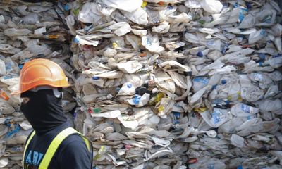 Australian governments impose recycling rules after packaging industry fails on waste
