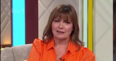 Lorraine Kelly spotted 'furious' by viewers as co-star makes live Coronation Street mistake
