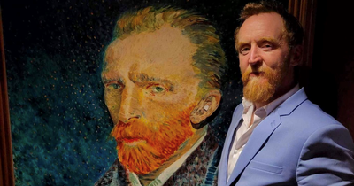 Absent Ear welcomes 'Glasgow's own Van Gogh' as Tony Curran visits after winning award