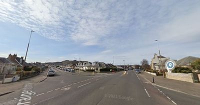 Police in Edinburgh race to scene after two car smash at busy main road