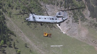 Chinook copters join efforts to restore path to Amarnath