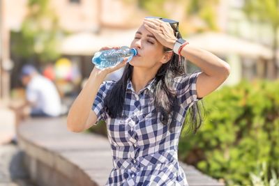 5 tips for staying hydrated (and exactly how much water you should drink a day)