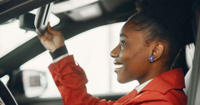 People just finding out clever trick with sun visors in cars