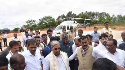 Siddaramaiah promises to reduce prices of fertilizer and fuel when Congress comes to power at Centre