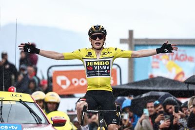 Critérium du Dauphiné: Jonas Vingegaard solos to victory atop Croix de Fer