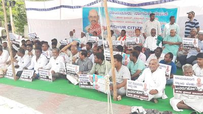 Activists of Raichur Citizens Forum hold protest against Minister