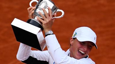 French Open | Swiatek beats Muchova in women’s final for her 3rd trophy in Paris