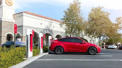 US: CCS-Compatible Tesla Superchargers To Be Eligible For Public Funds