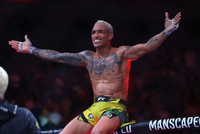 Twitter reacts to Charles Oliveira’s TKO of Beneil Dariush at UFC 289, call for title rematch