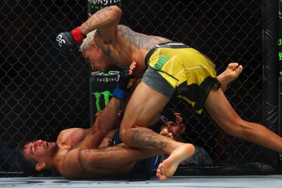 UFC 289 results: Charles Oliveira swarms Beneil Dariush for incredible first-round TKO