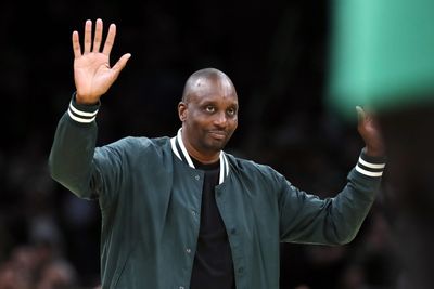 Dee Brown on the end of Larry Bird Era with the Boston Celtics, Reggie Lewis – Part 2