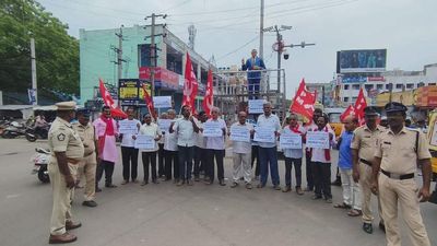 Left parties stage protest against Amit Shah’s tour of Visakhapatnam