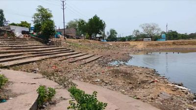 Cleanup drive begins to save 100-year-old Vyas Talab in Raipur