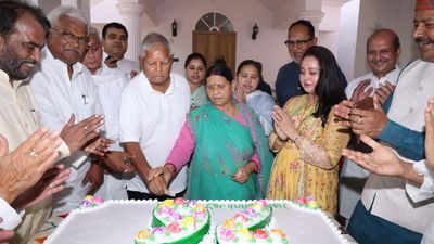 Lalu celebrates his birthday with family, friends and party workers