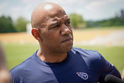 Watch: Titans coach Charles London was mic’d up at minicamp
