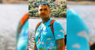 Dad's message to everyone after breaking down in job centre