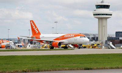 EasyJet cancels more than 100 Gatwick flights due to thunderstorms