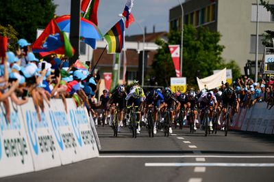 As it happened: Girmay beats Démare, Van Aert on Tour de Suisse stage 2