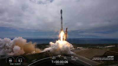 SpaceX just landed a rocket for the 200th time (and launched 72 satellites) on epic rideshare flight (video)